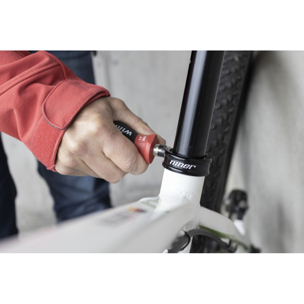 Wiha Screwdriver with Stubby Magazine Bit