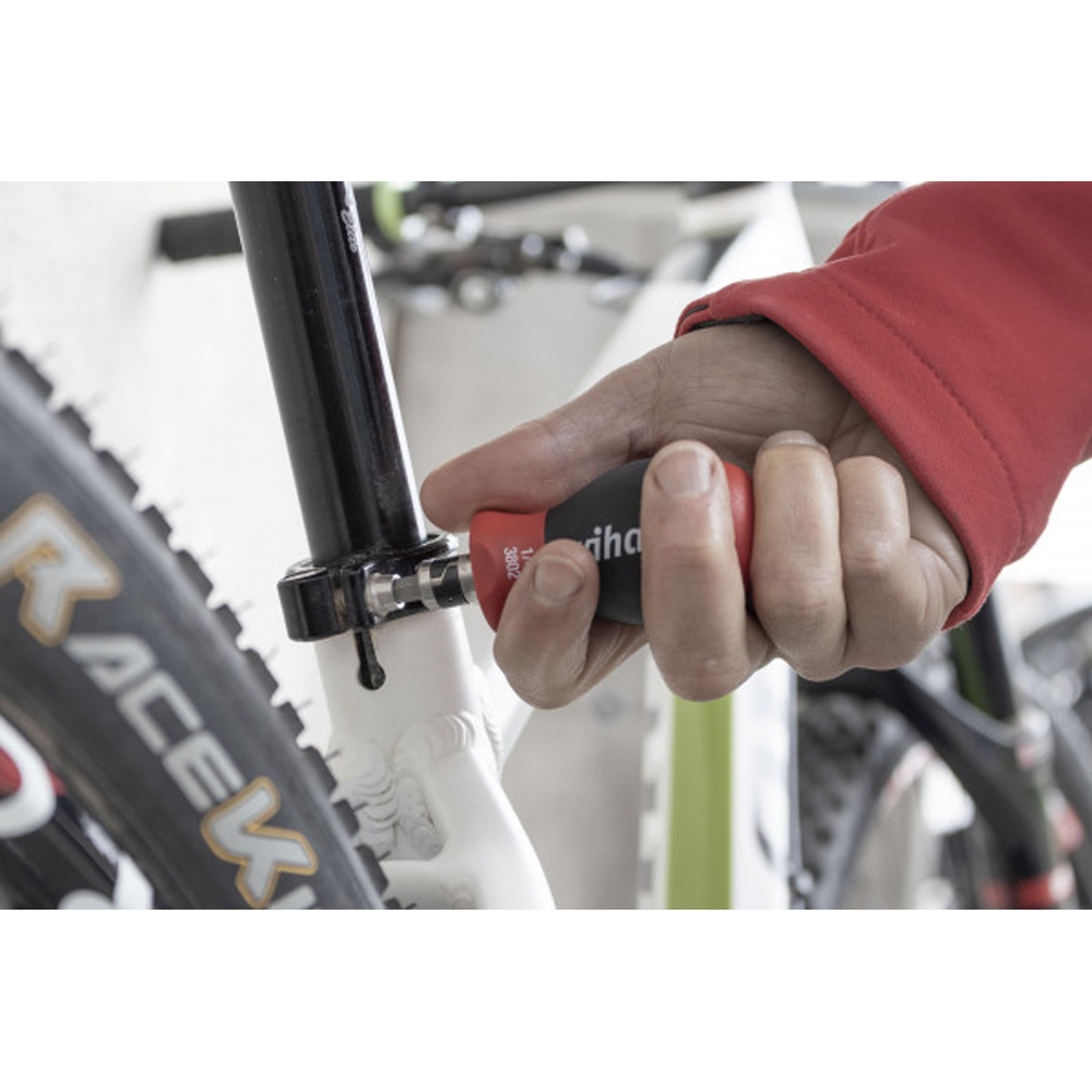 Wiha Screwdriver with Stubby Magazine Bit