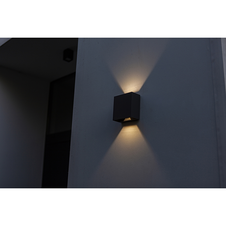 GEMINI BEAMS IP54 INTEGRATED LED WALL LIGHT IN MATT BLACK 400 LUMEN 3000K