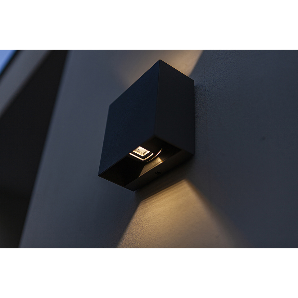 GEMINI BEAMS IP54 INTEGRATED LED WALL LIGHT IN MATT BLACK 400 LUMEN 3000K