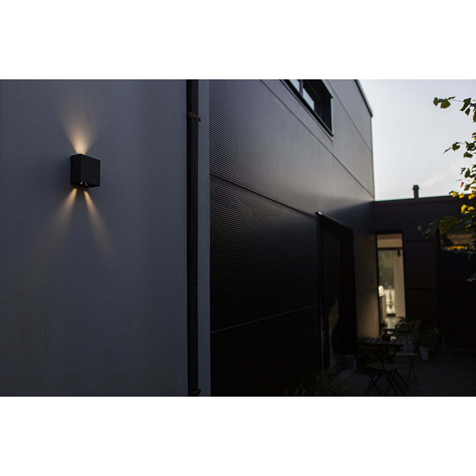 GEMINI BEAMS IP54 INTEGRATED LED WALL LIGHT IN MATT BLACK 400 LUMEN 3000K