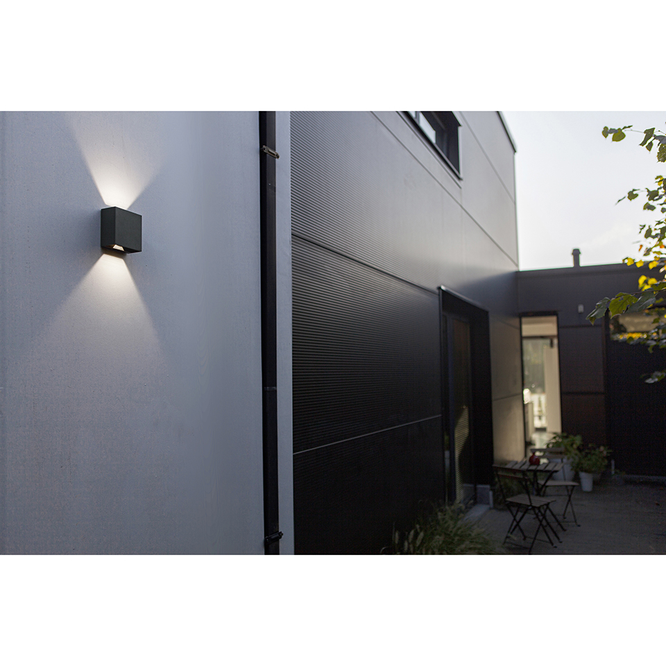 GEMINI BEAMS IP54 INTEGRATED LED WALL LIGHT IN DARK GREY 400 LUMEN 4000K