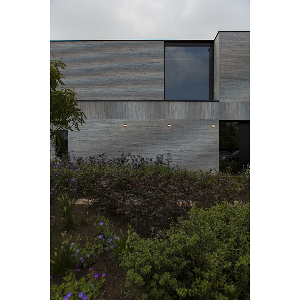 LOOMA OUTDOOR LED WALL DOWN 1 LIGHT DARK GREY?