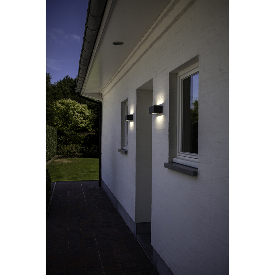 GEMINI IP54 INTEGRATED LED WALL LIGHT IN DARK GREY 1230 LUMEN 3000K