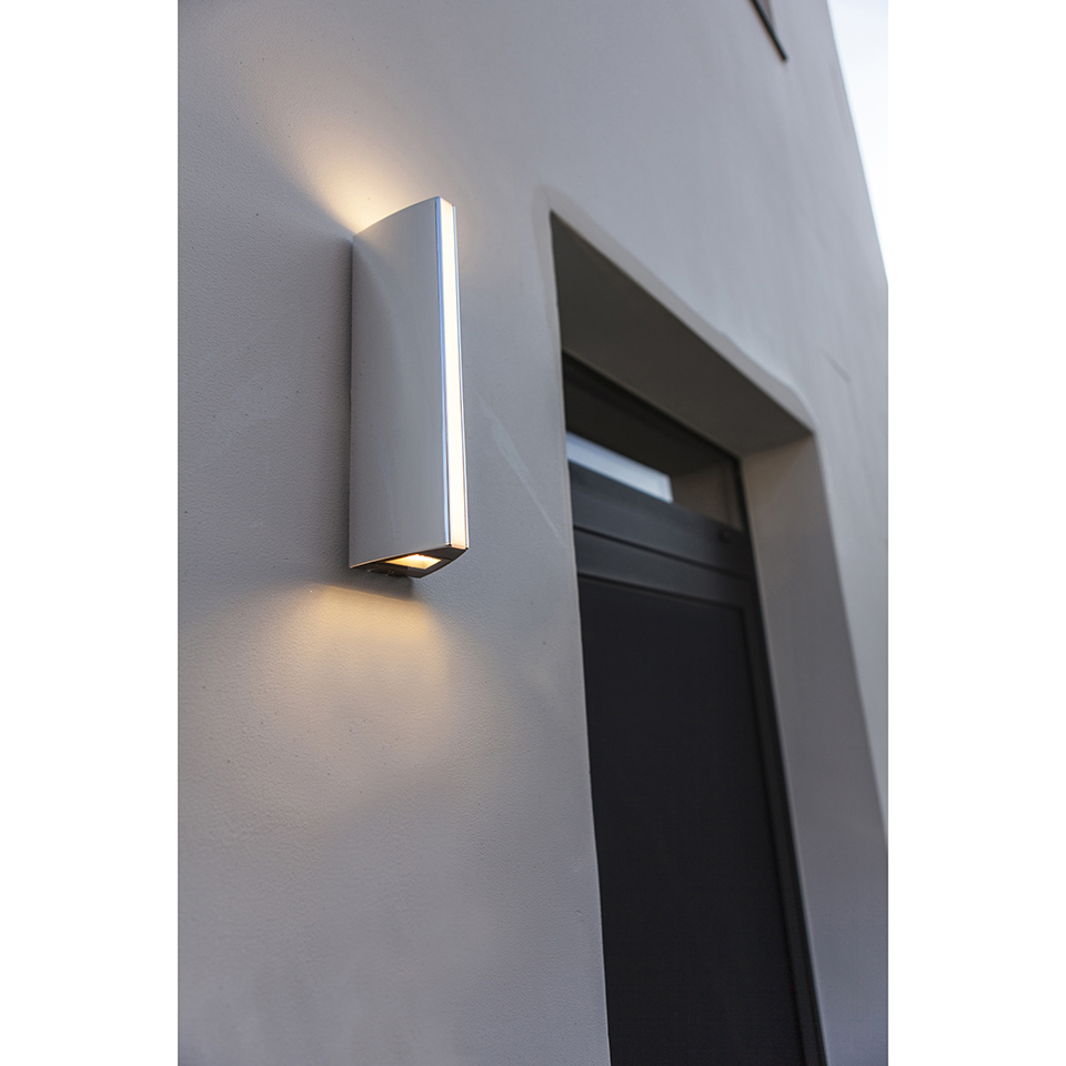 LEO IP54 INTEGRATED LED WALL LIGHT IN CHROME COATING 750 LUMEN 3000K
