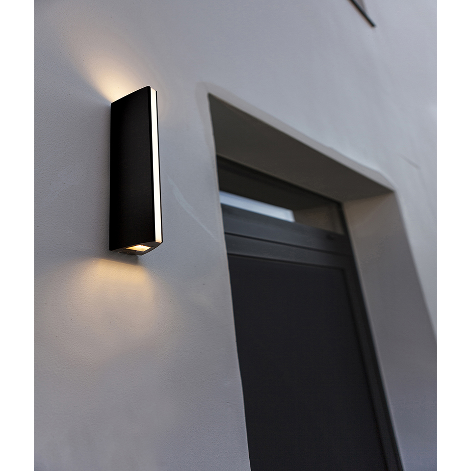 LEO IP54 INTEGRATED LED WALL LIGHT IN MATT BLACK 750 LUMEN 3000K