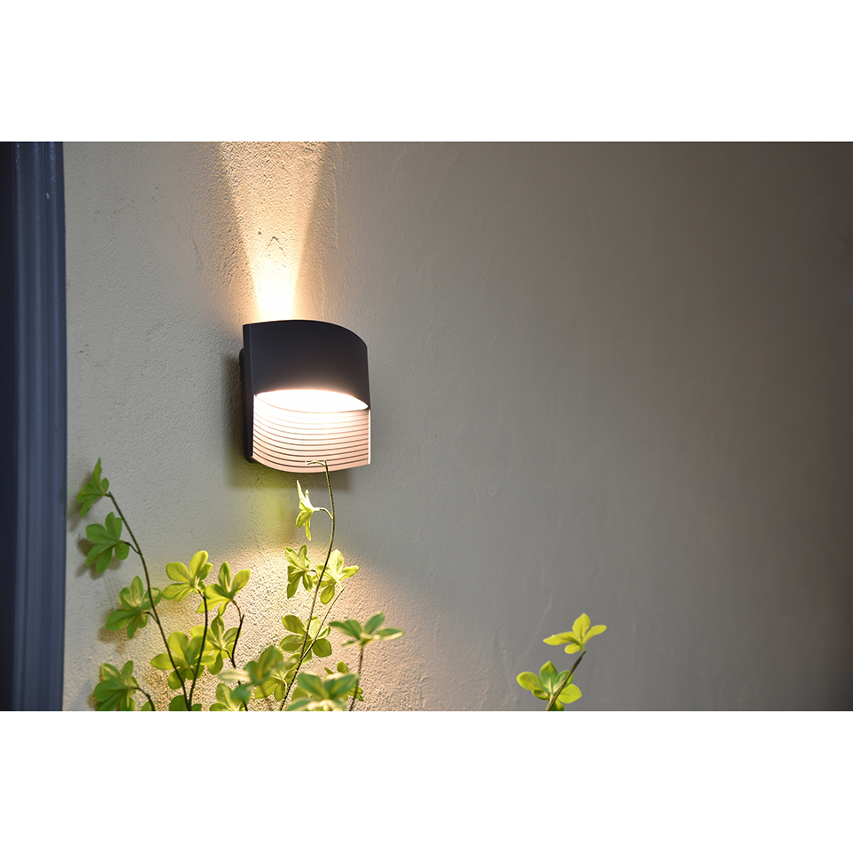 LOTUS IP54 INTEGRATED LED WALL LIGHT IN DARK GREY 500 LUMEN 3000K