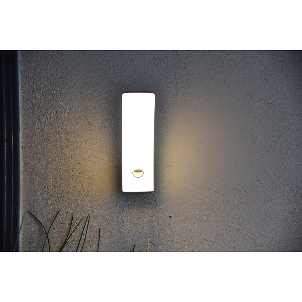 KILO OUTDOOR LED WALL LIGHT IN DARK GREY 3000K WITH PIR
