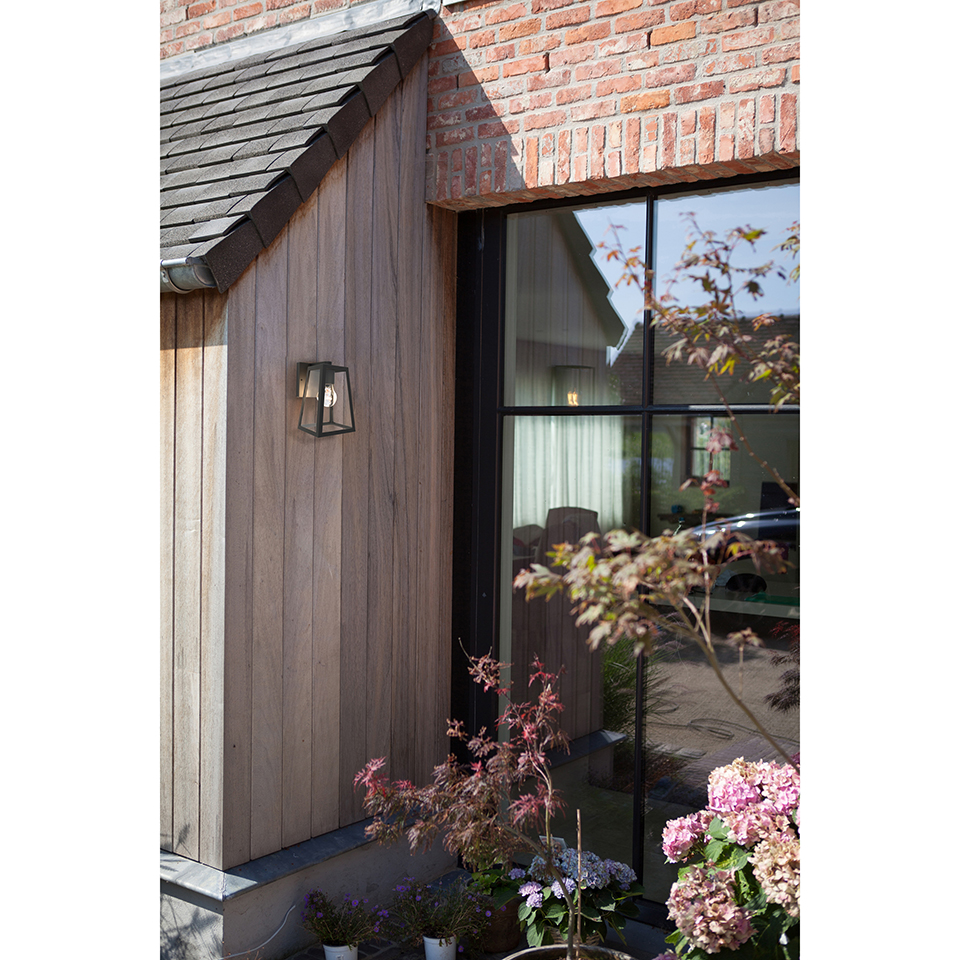 FIA IP44 E27 WALL LIGHT IN MATT BLACK
