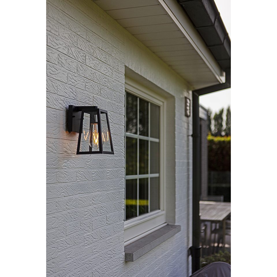 FIA IP44 E27 WALL LIGHT IN MATT BLACK