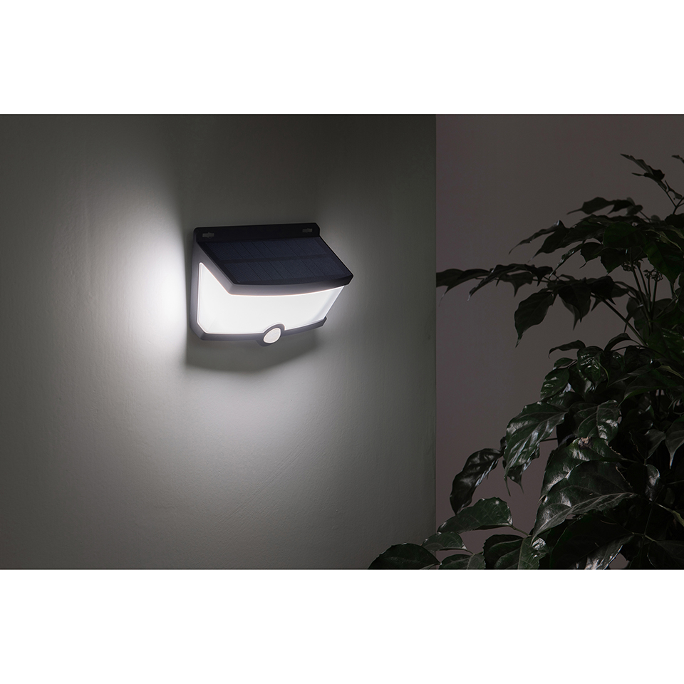 CUE SOLAR IP44 INTEGRATED LED WALL LIGHT IN DARK GREY 500 LUMEN 5000K