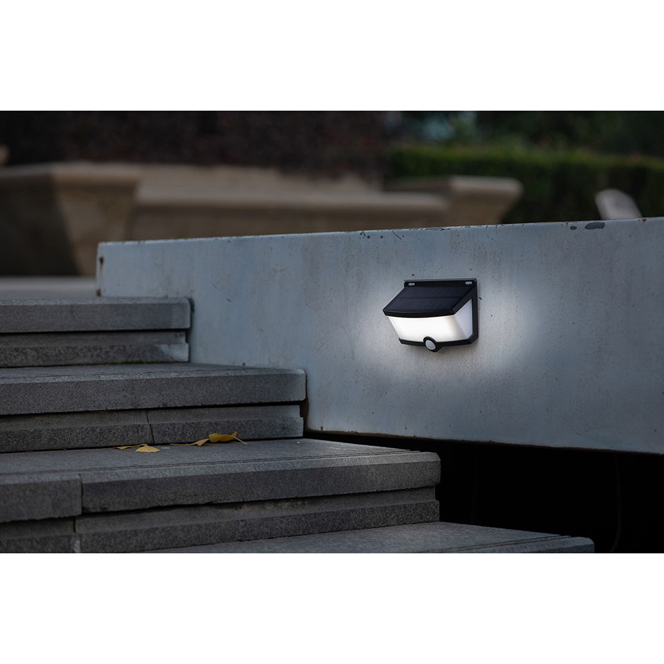 CUE SOLAR IP44 INTEGRATED LED WALL LIGHT IN DARK GREY 500 LUMEN 5000K