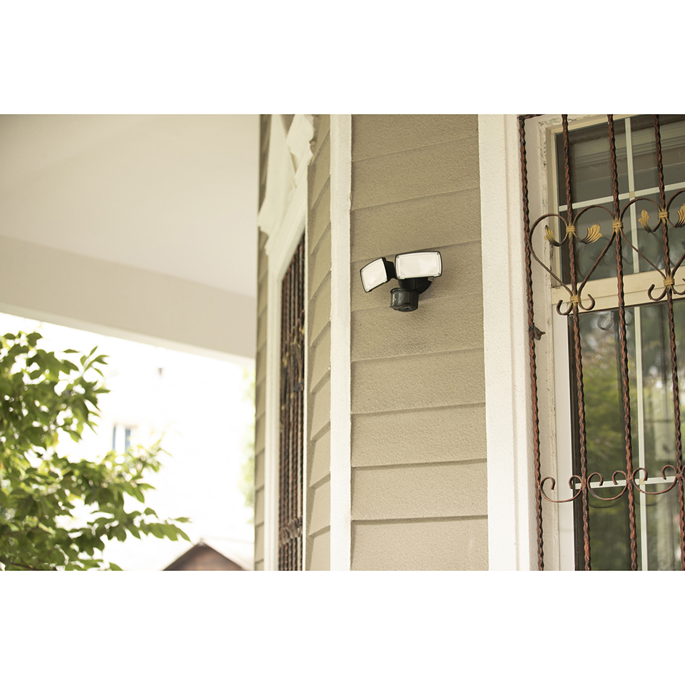 CHIMERA PIR IP54 INTEGRATED LED WALL LIGHT IN BLACK 5000K