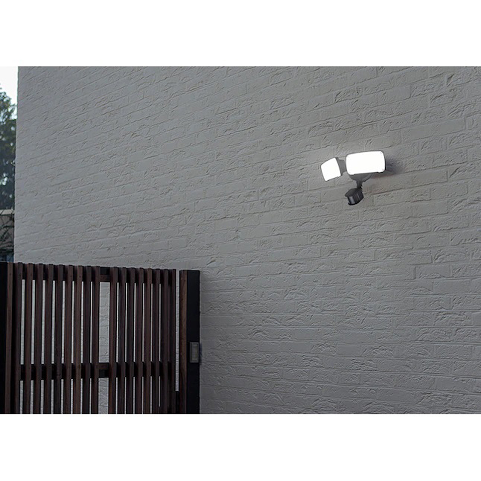 CHIMERA PIR IP54 INTEGRATED LED WALL LIGHT IN BLACK 5000K