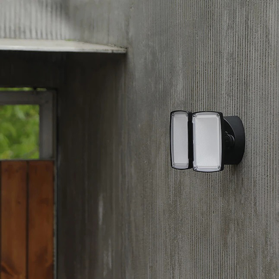 CHIMERA IP54 INTEGRATED LED FLOODLIGHT IN BLACK