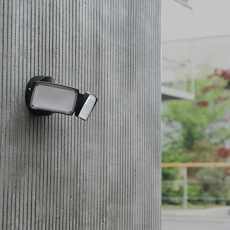 CHIMERA IP54 INTEGRATED LED FLOODLIGHT IN BLACK