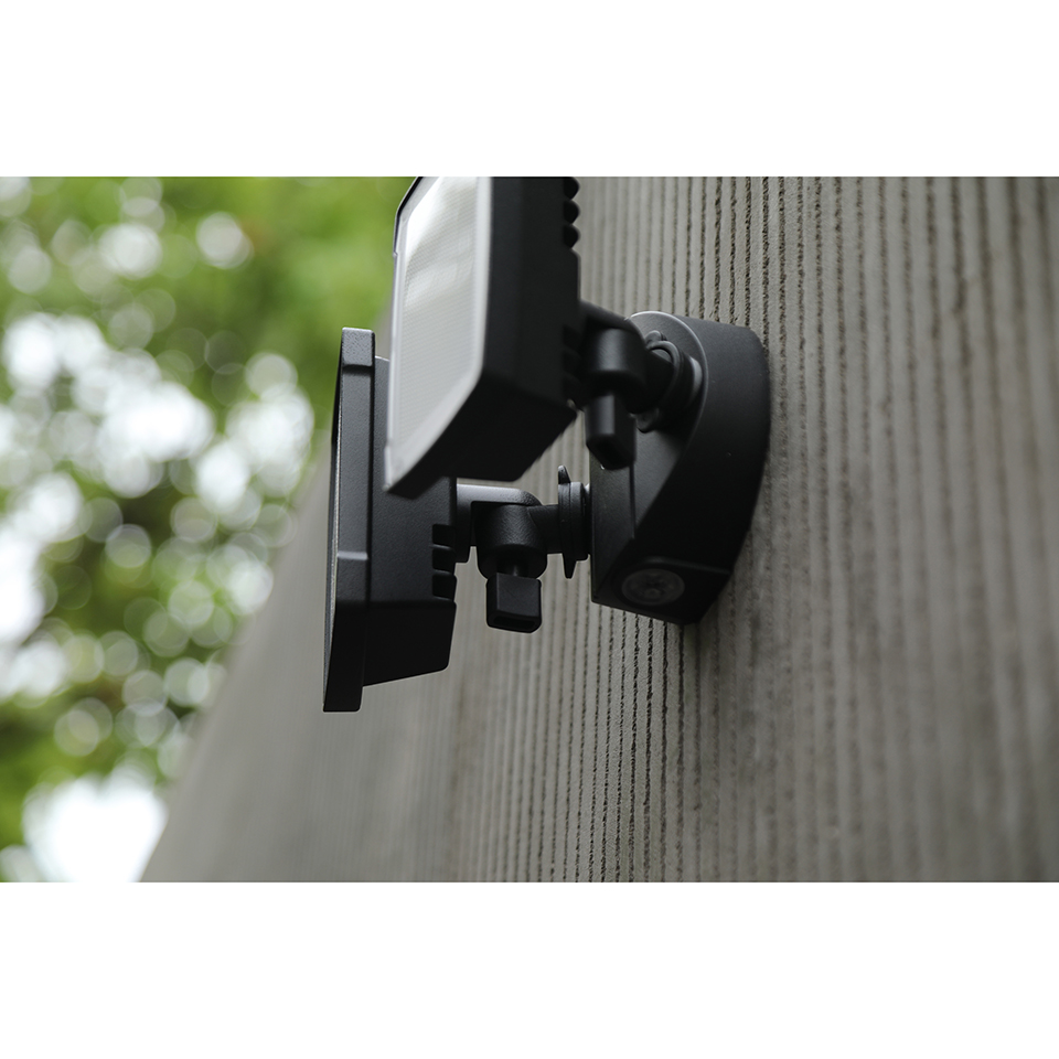 CHIMERA IP54 INTEGRATED LED FLOODLIGHT IN BLACK