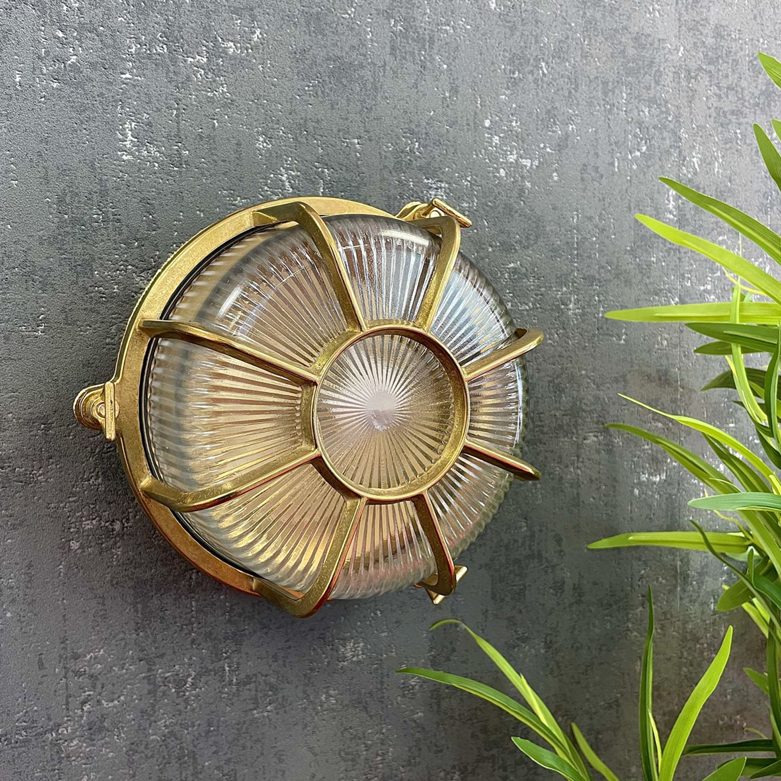 Grand Capstan Bulkhead (Raw Brass)